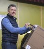 El Presidente mete su voto en las PASO del 11 de agosto.  (Fuente: Noticias Argentinas)