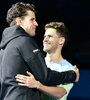 El festejo de dos amigos: Schwartzman saluda a Thiem pese a la derrota. (Fuente: AFP)