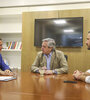 Alberto Fernánde recibió, junto a Santiago Cafiero, al gobernador de Neuquén Omar Gutiérrez (Fuente: NA)