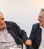 Pepe Mujica junto al presidente electo Alberto Fernández. (Fuente: NA)