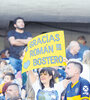 Los carteles que aparecieron en el estadio a favor de Juan Román Riquelme. (Fuente: Julio Martín Mancini)