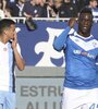 Balotelli le señaló al árbitro que los hinchas de Lazio lo estaban agrediendo.