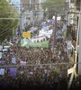 La multitudinaria marcha y paro en Rosario durante el último Día Internacional de la Mujer. (Fuente: Andres Macera)