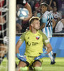 Zaracho festeja su gol ante la impotencia de Burián. Racing igualó 1-1 con Colón. (Fuente: Fotobaires)