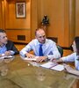 El ministro de Economía, Martín Guzmán, junto a los técnicos del FMI.