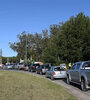 Fila de autos a la entrada de Pinamar, el viernes pasado.