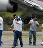 Migrantes hondureños deportados de Estados Unidos llegan a San Pedro Sula.