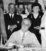 La salida de la crisis del '30 del siglo pasado en Estados Unidos fue con el New Deal (Nuevo Trato) impulsado por el presidente Franklin Delano Roosevelt.