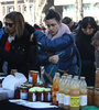 Organizaciones sociales, cooperativas y pequeños productores ofrecieron sus artículos. (Fuente: Bernardino Avila)