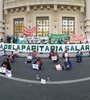 La manifestación se realizó frente a la sede local de Gobernación. 