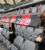 Las "hinchas" del FC Seoul resultaron ser muñecas inflables con connotaciones sexuales. (Fuente: EFE)