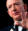 El CEO de Amazon, Jeff Bezos, es el mayor multimillonario del planeta, con una fortuna superior a los 140 mil millones de dólares.