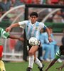 El esfuerzo de Maradona no fue suficiente para vencer a los cameruneses. (Fuente: AFP)