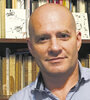 Rodrigo Daskal: Sociólogo (UBA). Doctor en Sociología (IDAES-UNSAM). Autor de HINCHAS. Pasión y política en el Club Atlético River Plate (1996-2013) (Grupo Editorial Sur, GES), de próxima aparición.