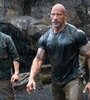 Jason Statham y Dwayne Johnson, siempre bien dispuestos a llevarse al mundo por delante.