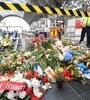 Un mujer deposita flores en el andén 7 de Frankfurt, donde se produjo el ataque. (Fuente: AFP)