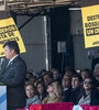 Los carteles de Greenpeace durante el acto en La Rural. (Fuente: NA)