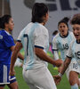 Las chicas festejan uno de los tres goles ante Paraguay.