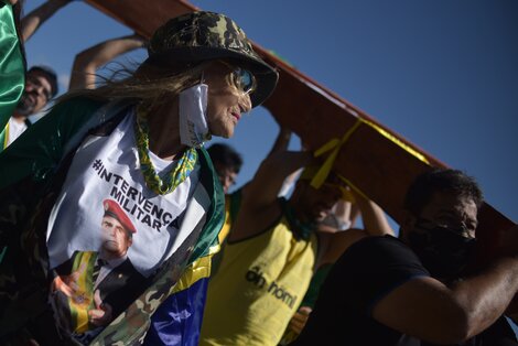 https://images.pagina12.com.ar/styles/width470/public/2020-07/bolsonaristas-20protestando-20brasiliaefe.JPG?itok=UkAKrvts