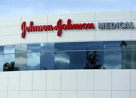 Johnson & Johnson negocia probar en Argentina  su vacuna contra el coronavirus