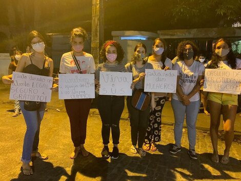En Brasil, una barrera feminista para proteger el derecho al aborto de una niña violada