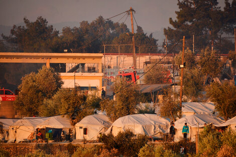 Un gran incendio en Grecia arrasó con el campo de refugiados de Moria, el más grande de Europa