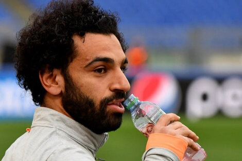 Mohamed Salah saltó en defensa de un indigente