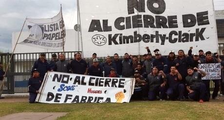 Violento desalojo a los trabajadores de Kimberly Clark