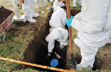 Hallaron 50 cuerpos en una fosa en Colombia