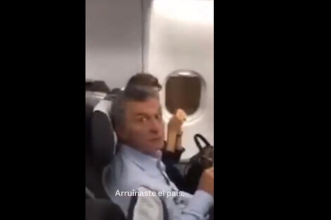 Macri fue escrachado en un avión: 