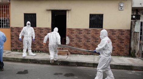 El drama de los muertos por coronavirus en las calles de Ecuador