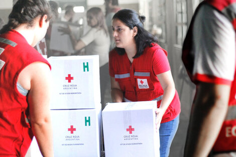 Una respuesta de la Cruz Roja al agobio del personal de salud y los migrantes