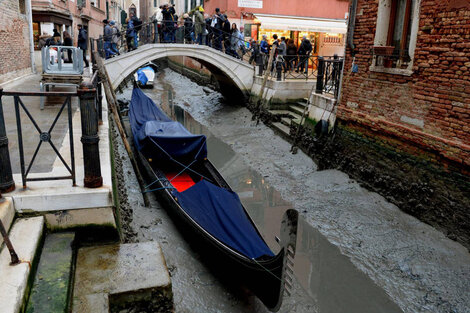 Las impactantes fotos de Venecia sin agua en los canales