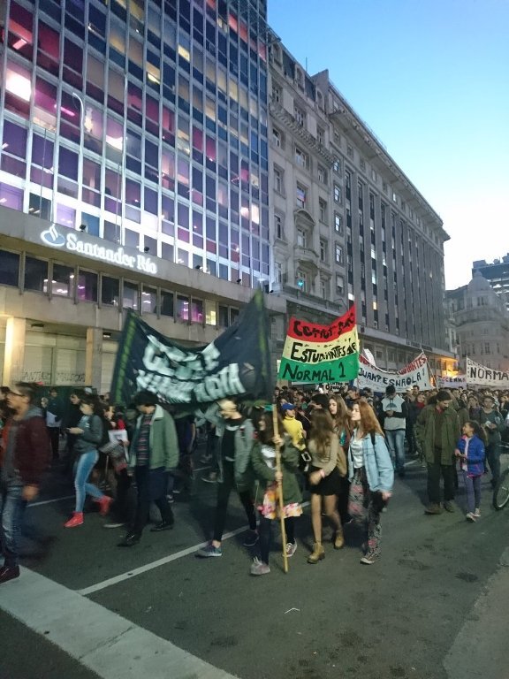 Miles De Estudiantes En La Calle | Los Secundarios Marcharon Contra La ...