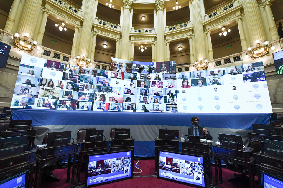 El Senado comenzará a discutir este lunes, con la presencia de funcionarios del ministerio del Interior, el proyecto del Gobierno que fija el monto por el traspaso de la policía de la Ciudad. (Fuente: NA)