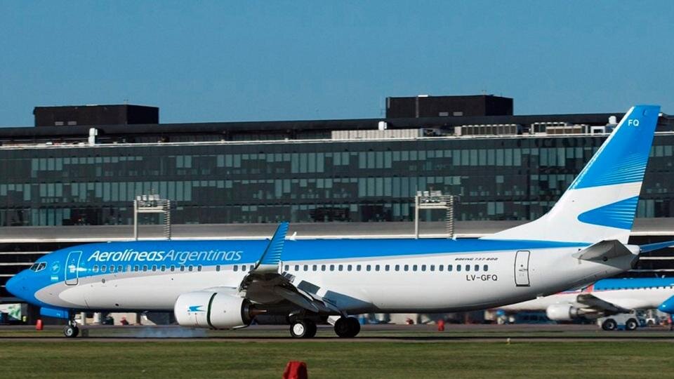 Aerolíneas Argentinas y Latam comenzaron a cancelar vuelos al exterior