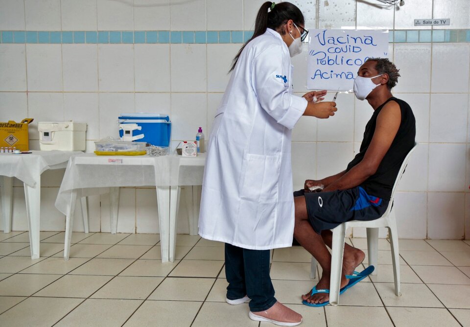 Récord de muertes por coronavirus en Brasil: 3.780 fallecidos en un solo día