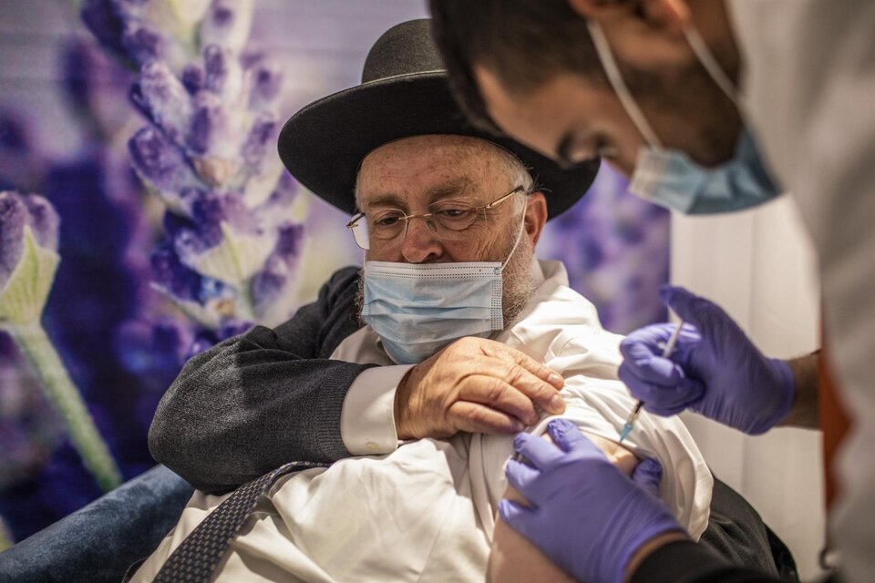 Pfizer suspendió el envío de vacunas a Israel por falta de pago