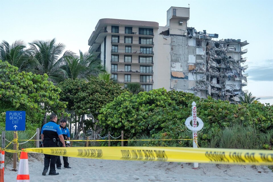 Se derrumbó un edificio en Miami: hay al menos un muerto