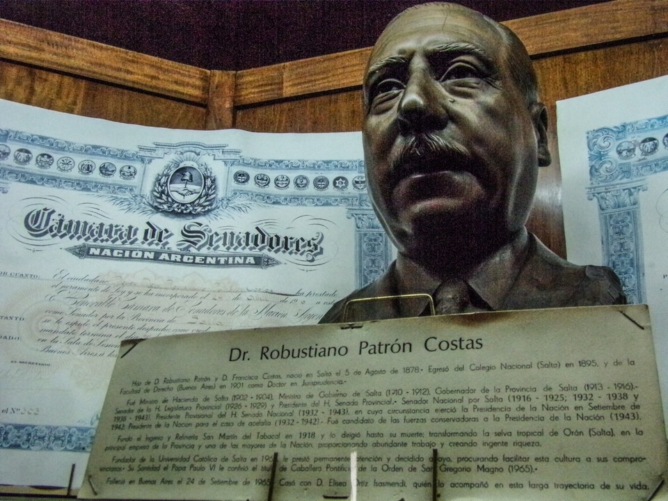 El sombrero de Patrón Costas Robustiano en el Cabildo Página12