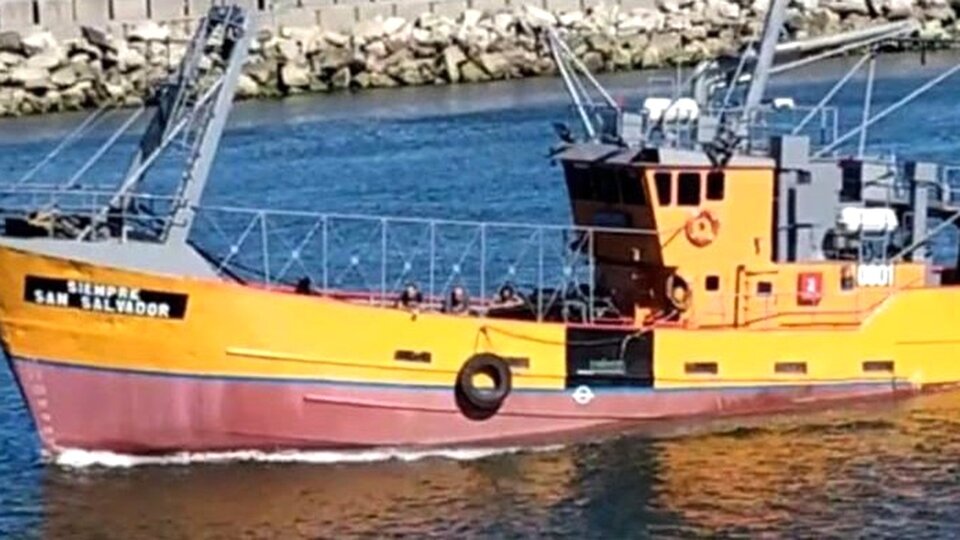 Mar del Plata: se hundió un buque pesquero y rescataron a sus ocho tripulantes