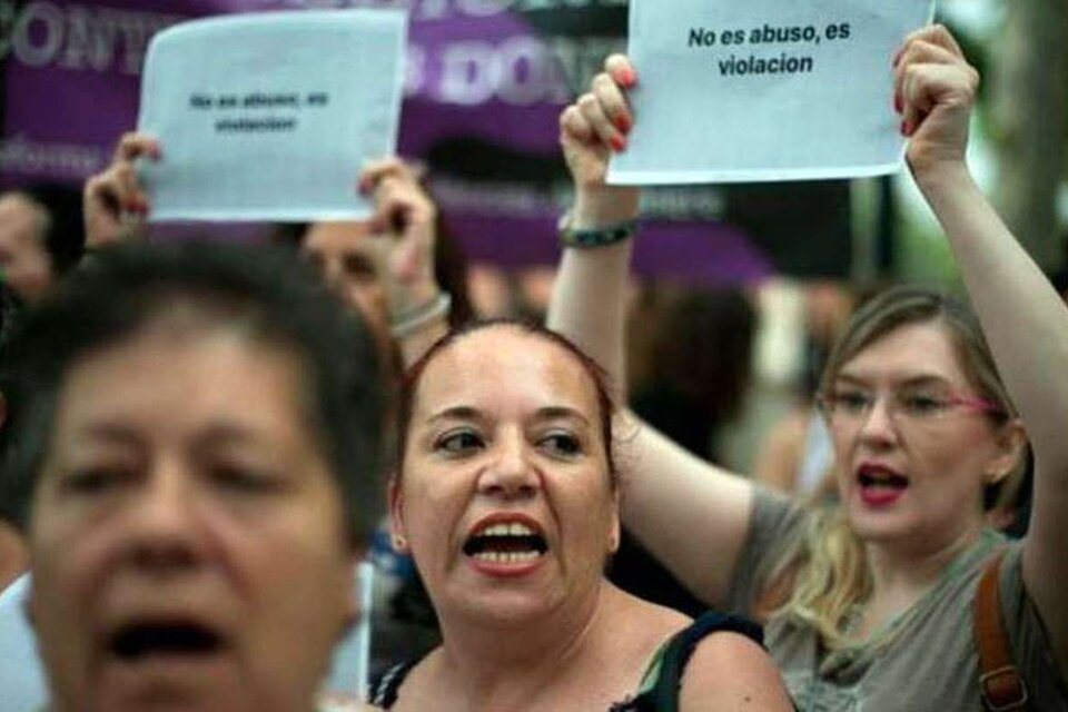 Córdoba: detienen a cuatro jóvenes acusados de violar a una chica de 16 años