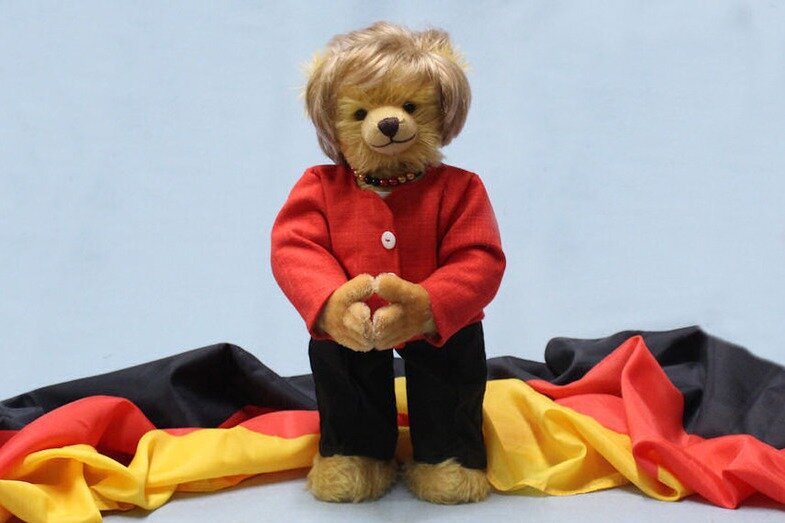 Lanzaron un oso de peluche en honor a Angela Merkel