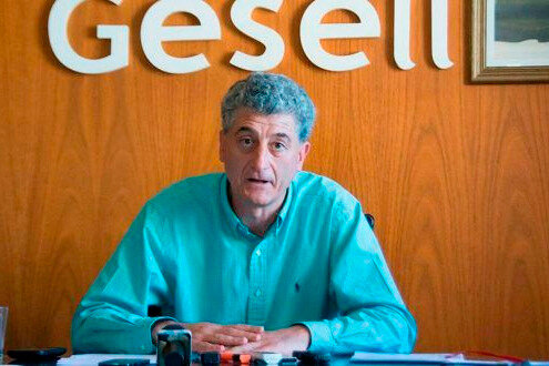 El intendente de Villa Gesell defendió los viajes de egresados anunciados por Kicillof