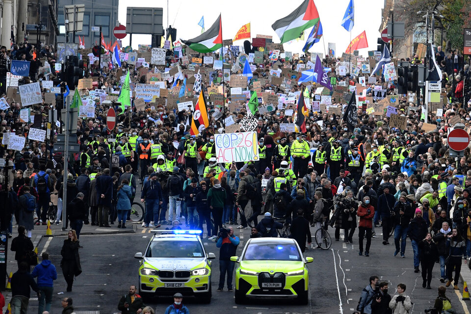 Miles de personas salieron a las calles de Glasgow en reclamo de 
