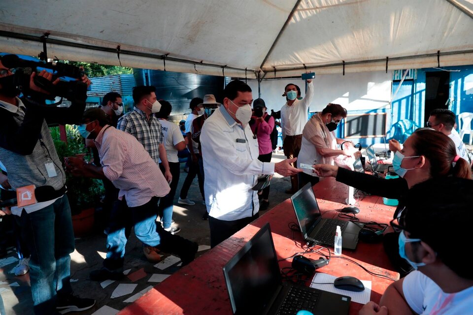 Comenzó la elección en Nicaragua con largas filas para votar  