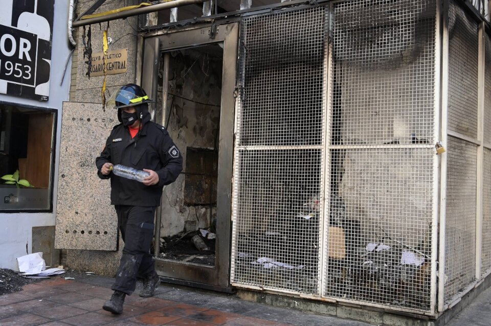 Ataque incendiario en la sede céntrica del club Rosario Central