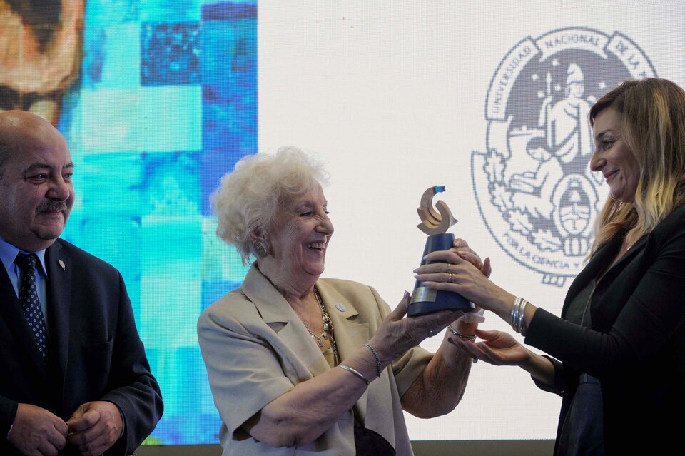 Estela de Carlotto recibió el Premio Rodolfo Walsh 