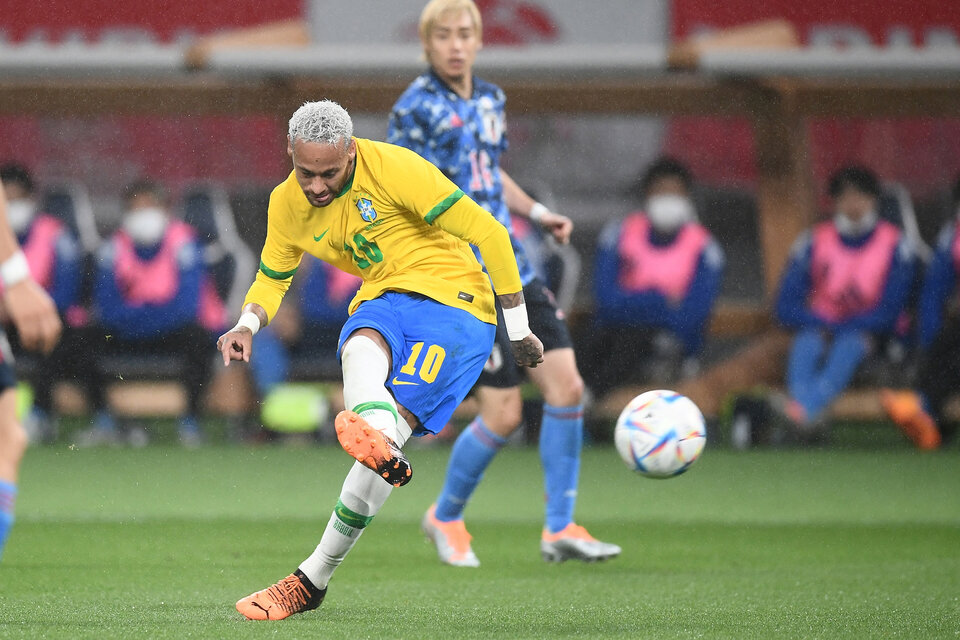 Brasil le ganó a Japón con un gol de penal de Neymar