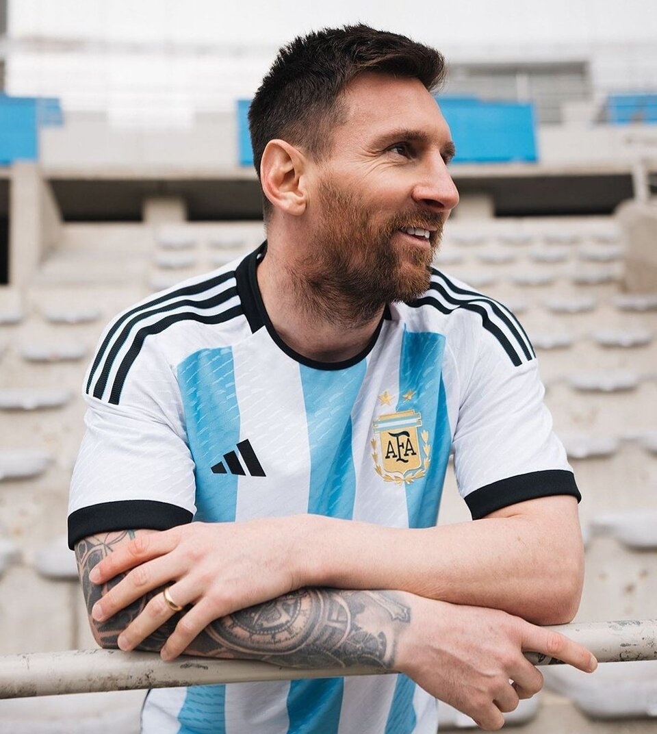 mucho fricción Intento Adidas presentó la nueva camiseta de la Selección Argentina | La Scaloneta  la utilizará en el Mundial Qatar 2022 | Página|12